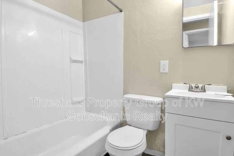 1794 Genessee Ave #2 - Photo 5 of 16