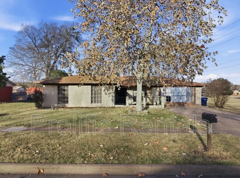 610 Creek St - Photo 2 of 46