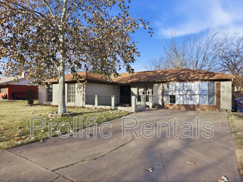 610 Creek St - Photo 3 of 46