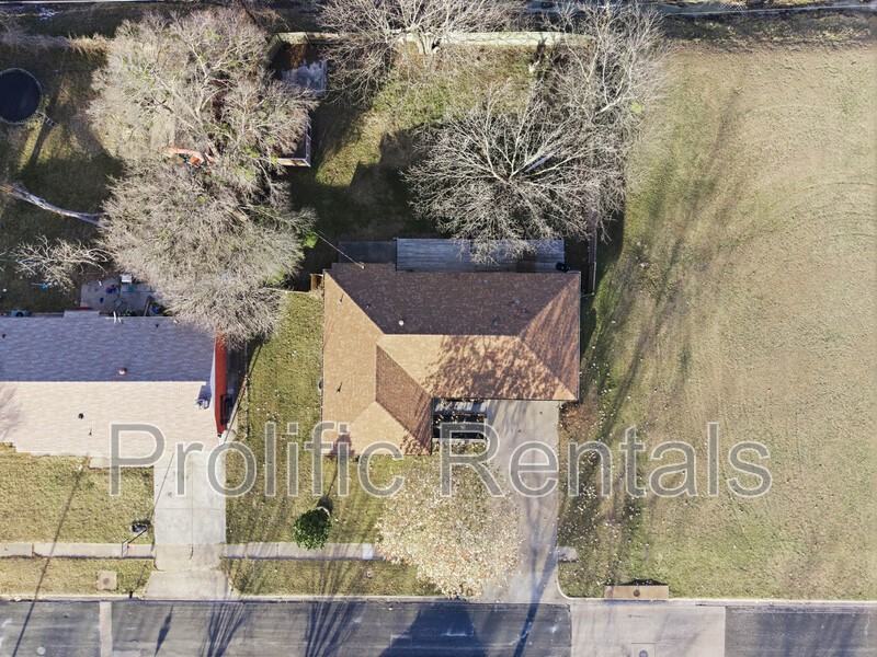 610 Creek St - Photo 7 of 46