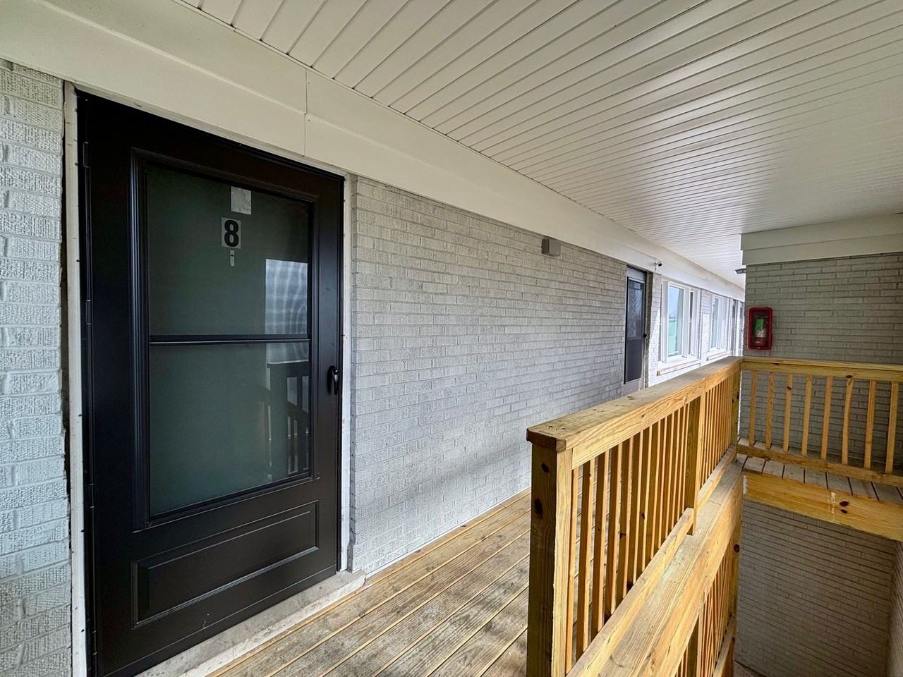 Salt Creek Apartments - Photo 4 of 37