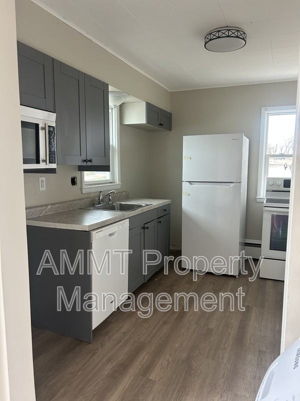 2831 3rd Ave Se - Photo 2 of 10