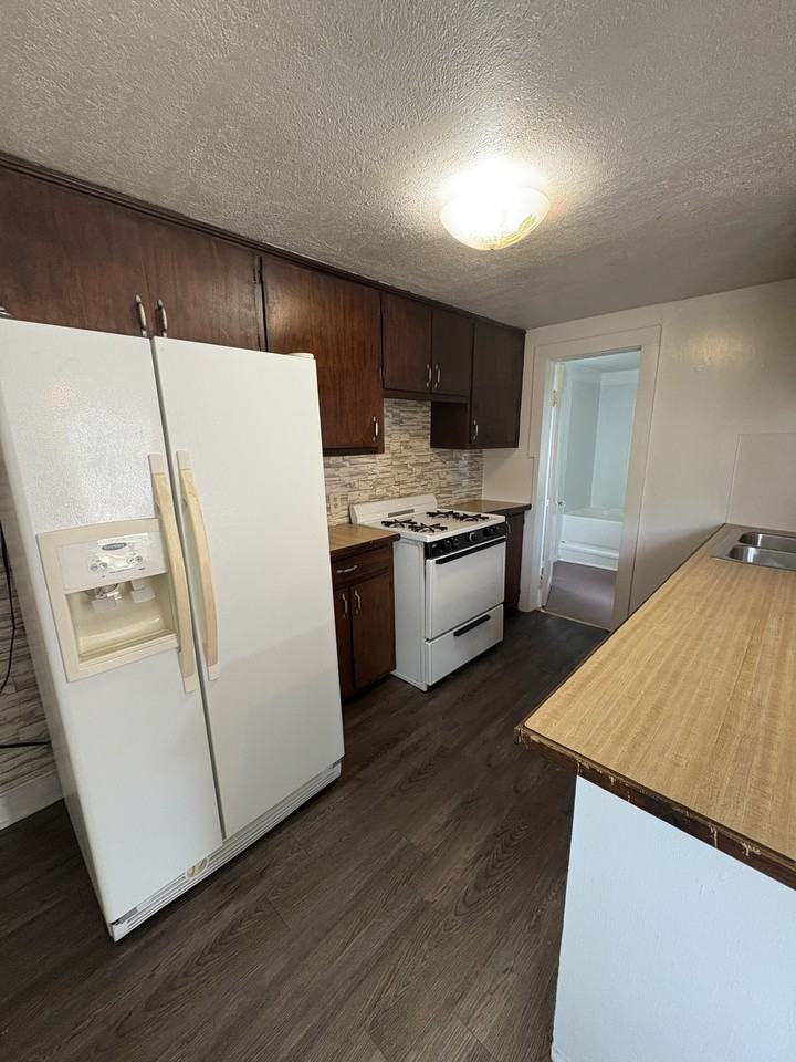 315 S Stonewall St #1 - Photo 4 of 8