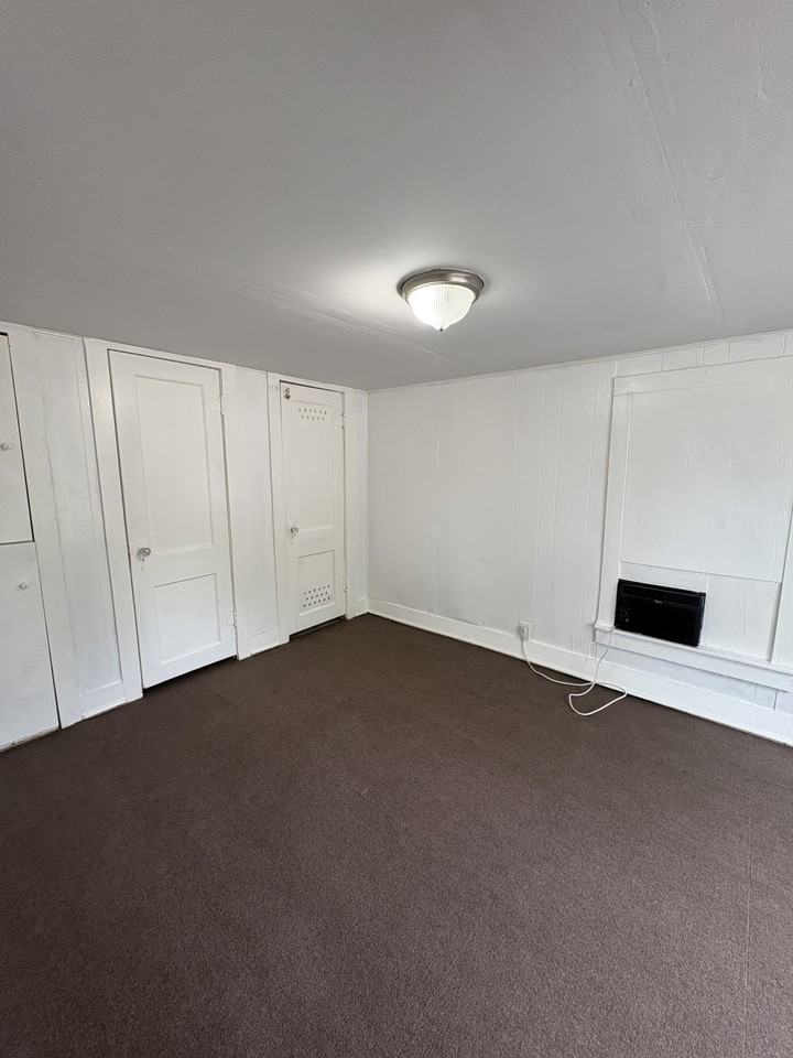 315 S Stonewall St #1 - Photo 7 of 8