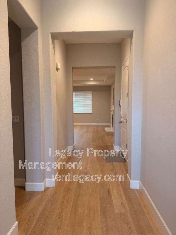 452 Aster St - Photo 2 of 20