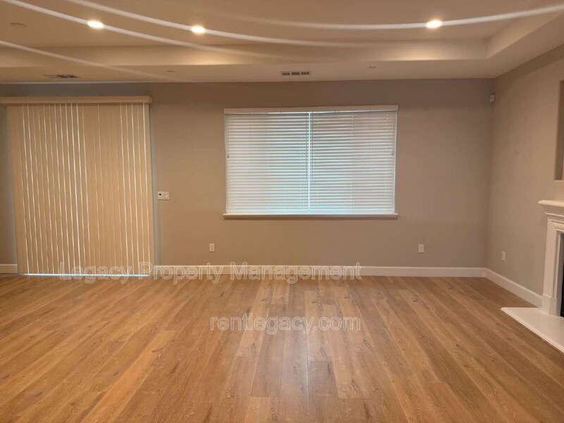 452 Aster St - Photo 4 of 20