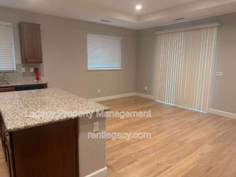 452 Aster St - Photo 5 of 20