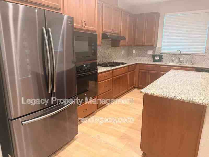 452 Aster St - Photo 7 of 20