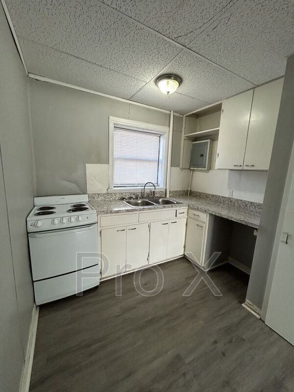 126 E 13th St - Photo 3 of 8