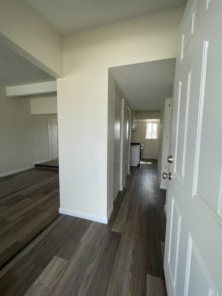 312 Graphite Dr #1 - Photo 3 of 26