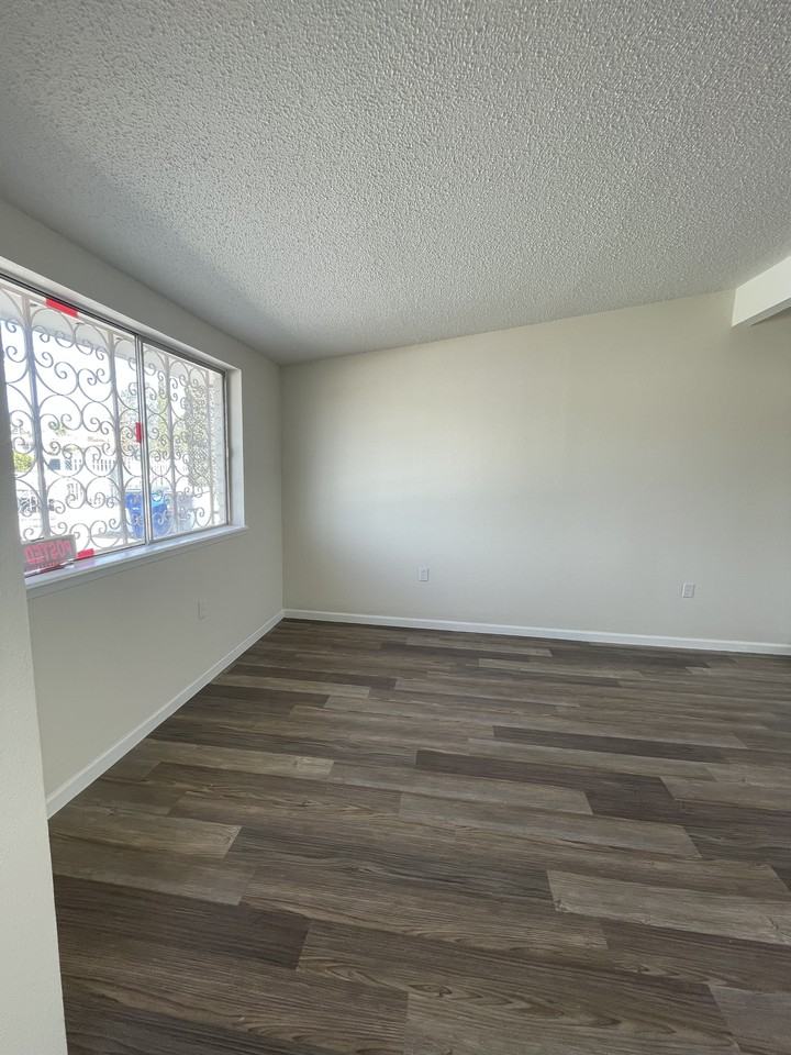 312 Graphite Dr #1 - Photo 4 of 26