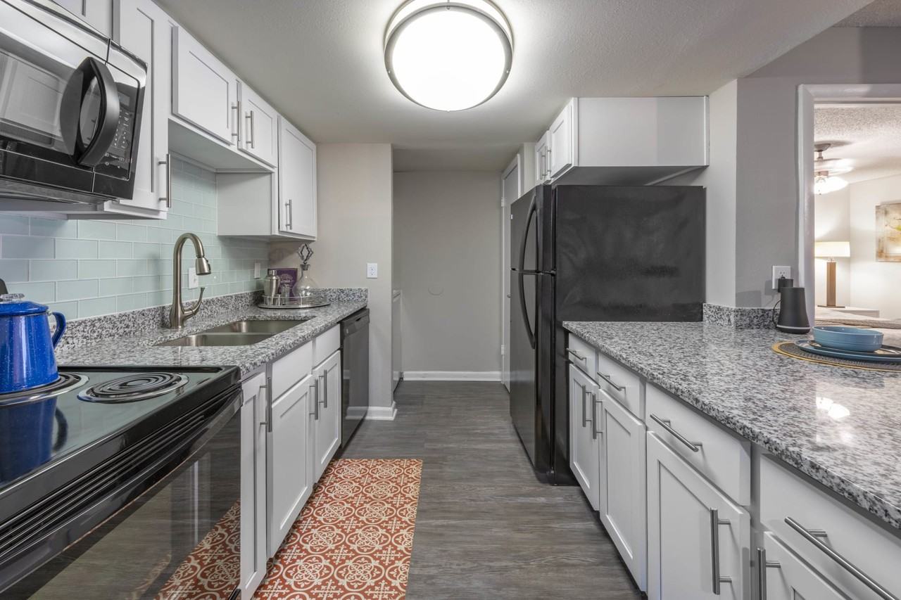 15421 Livingston Ave #2 - Photo 3 of 14