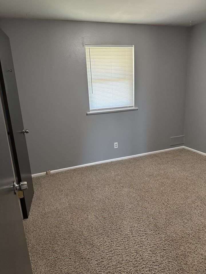 4034 Hooper Dr #NA - Photo 4 of 17