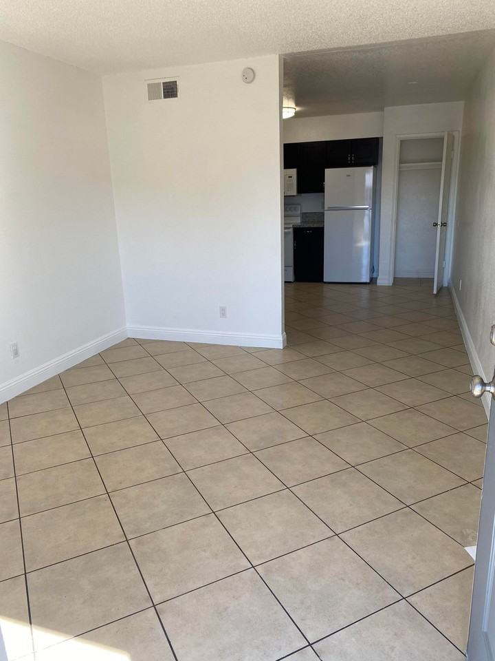 Wilshire Place - Photo 3 of 11