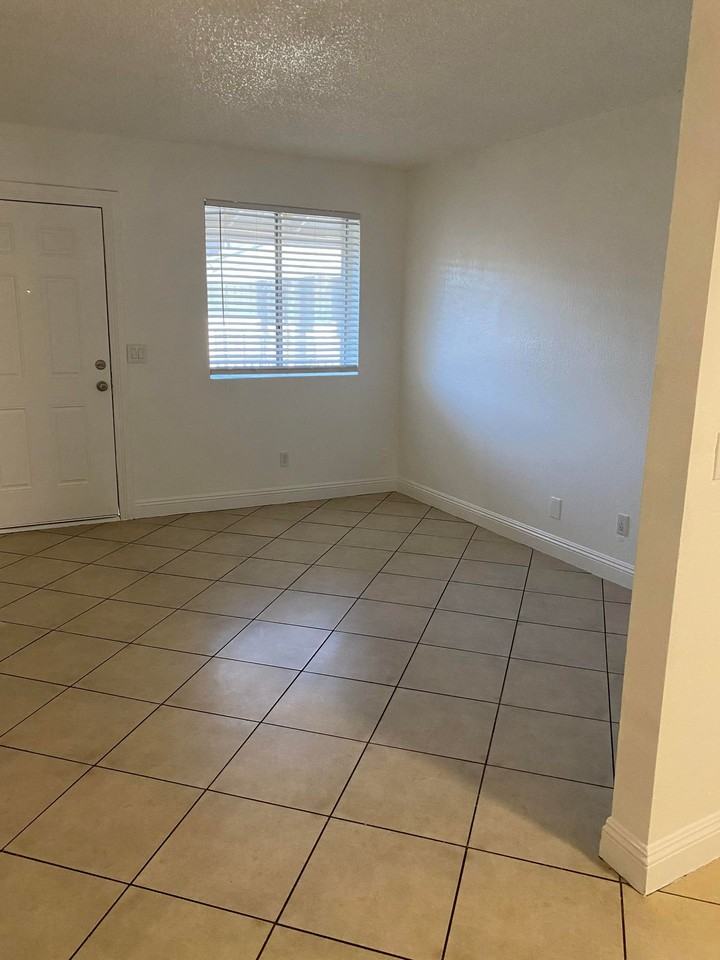 Wilshire Place - Photo 4 of 11