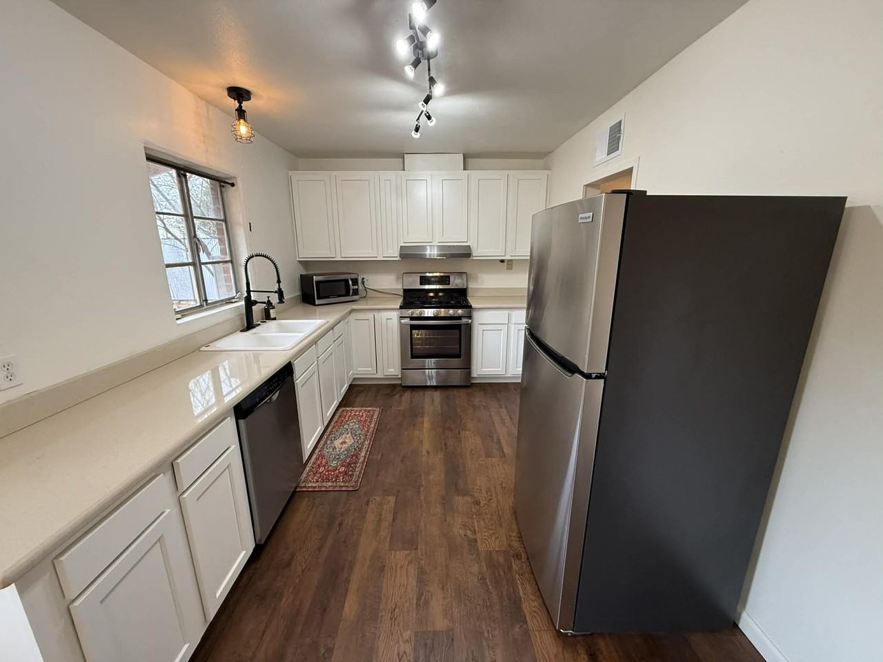 929 S 4th Ave #1 - Photo 7 of 22