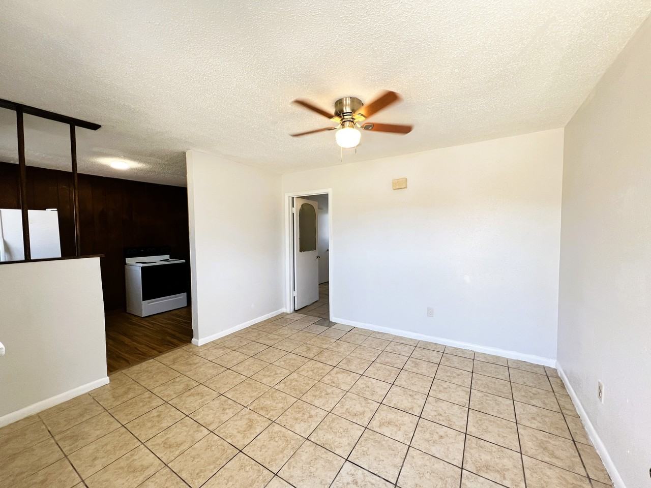 915 S 17th St #915 - Photo 2 of 19