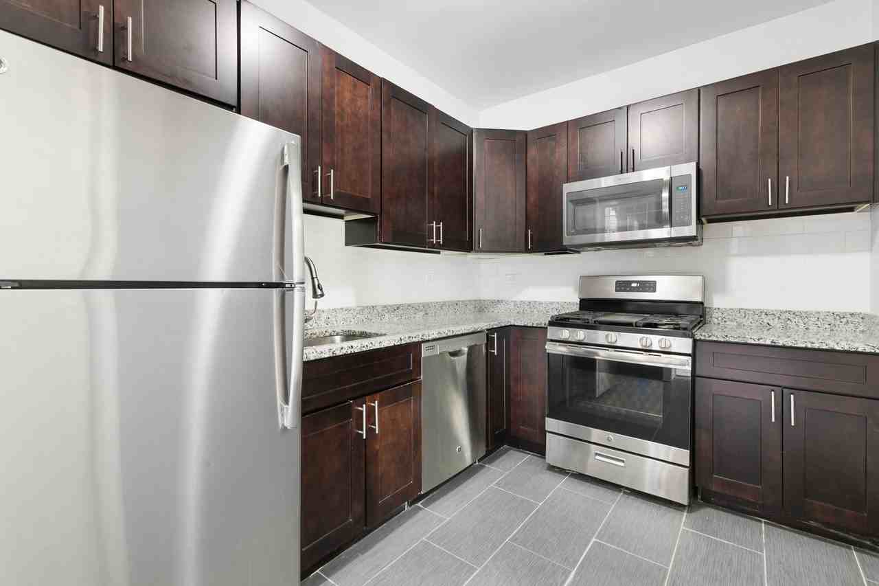 6100-6118 N Winthrop Ave - Photo 5 of 29