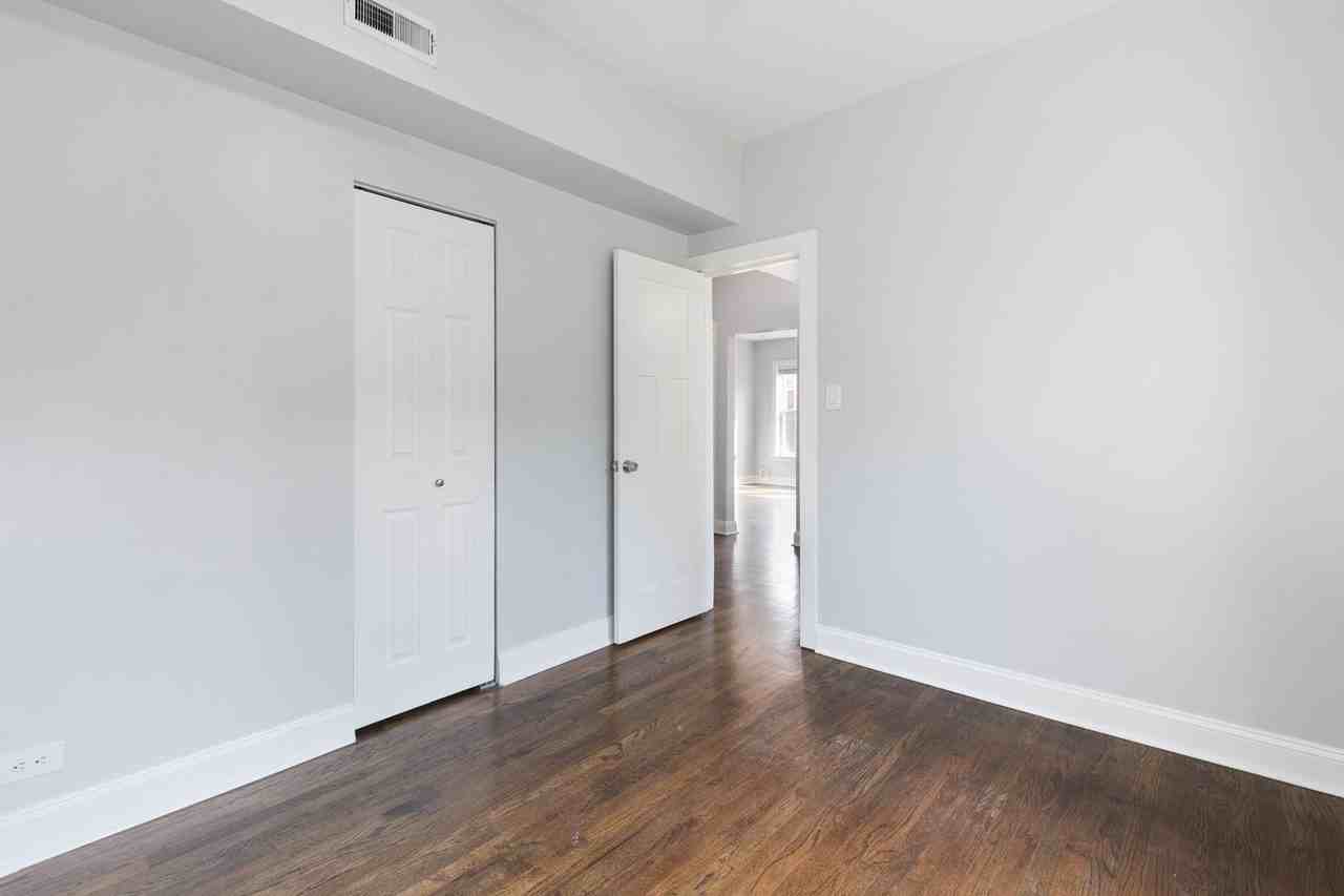 6100-6118 N Winthrop Ave - Photo 7 of 29