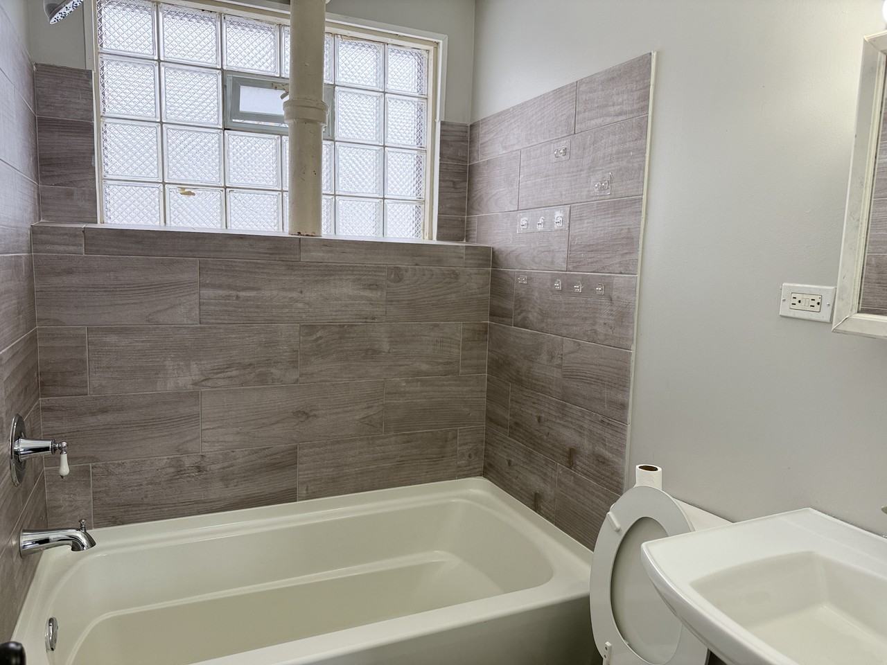 9209 S Woodlawn Ave #2 - Photo 6 of 20