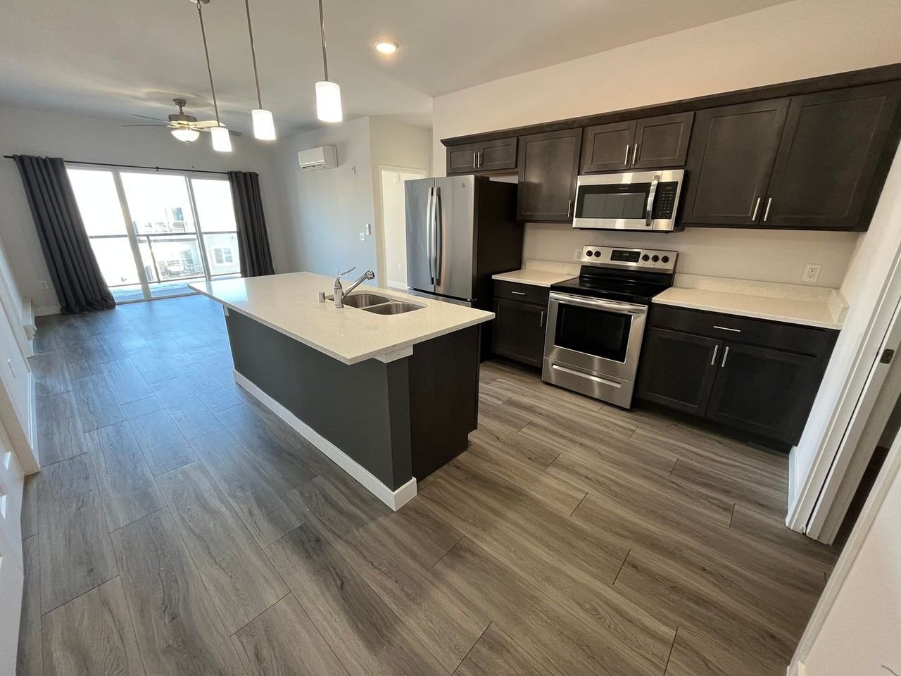 Cottage Grove Commons: 1400 N Windsor - Photo 2 of 50