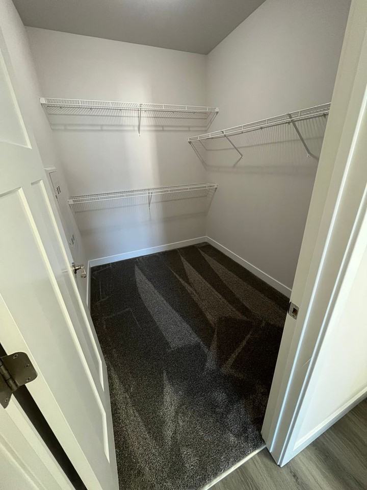 Cottage Grove Commons: 1400 N Windsor - Photo 7 of 50