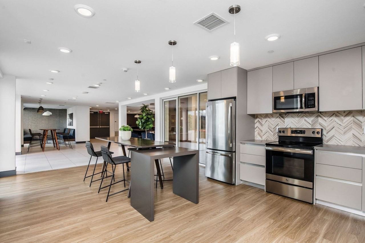 Rhys Building - Photo 4 of 50