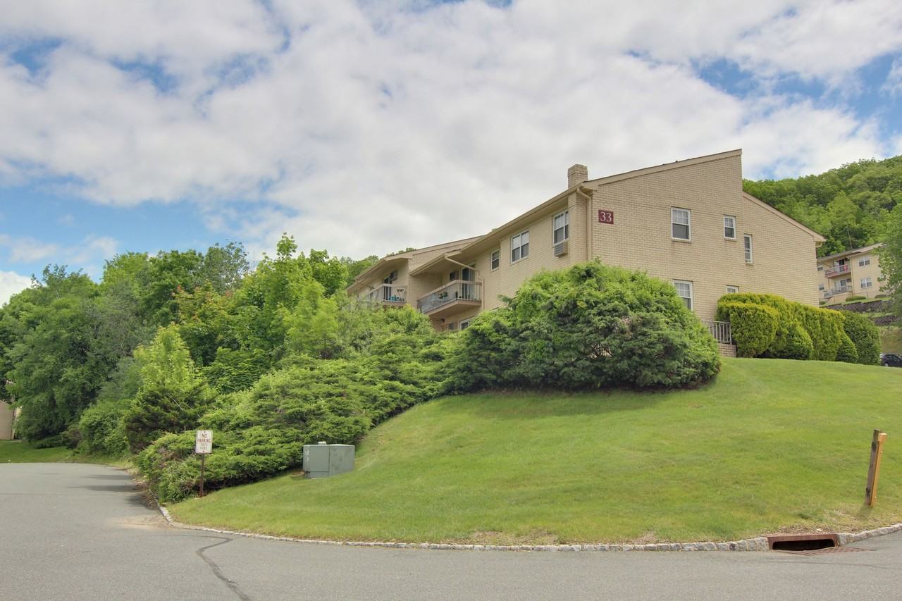 NETCONG HEIGHTS - Photo 2 of 38