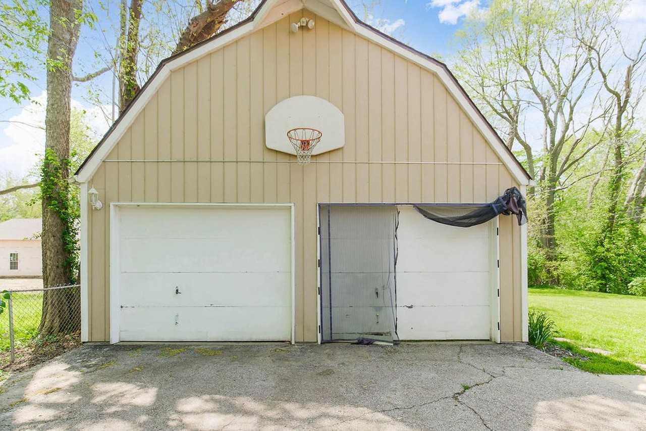 411 E Gudgell Ave - Photo 4 of 26