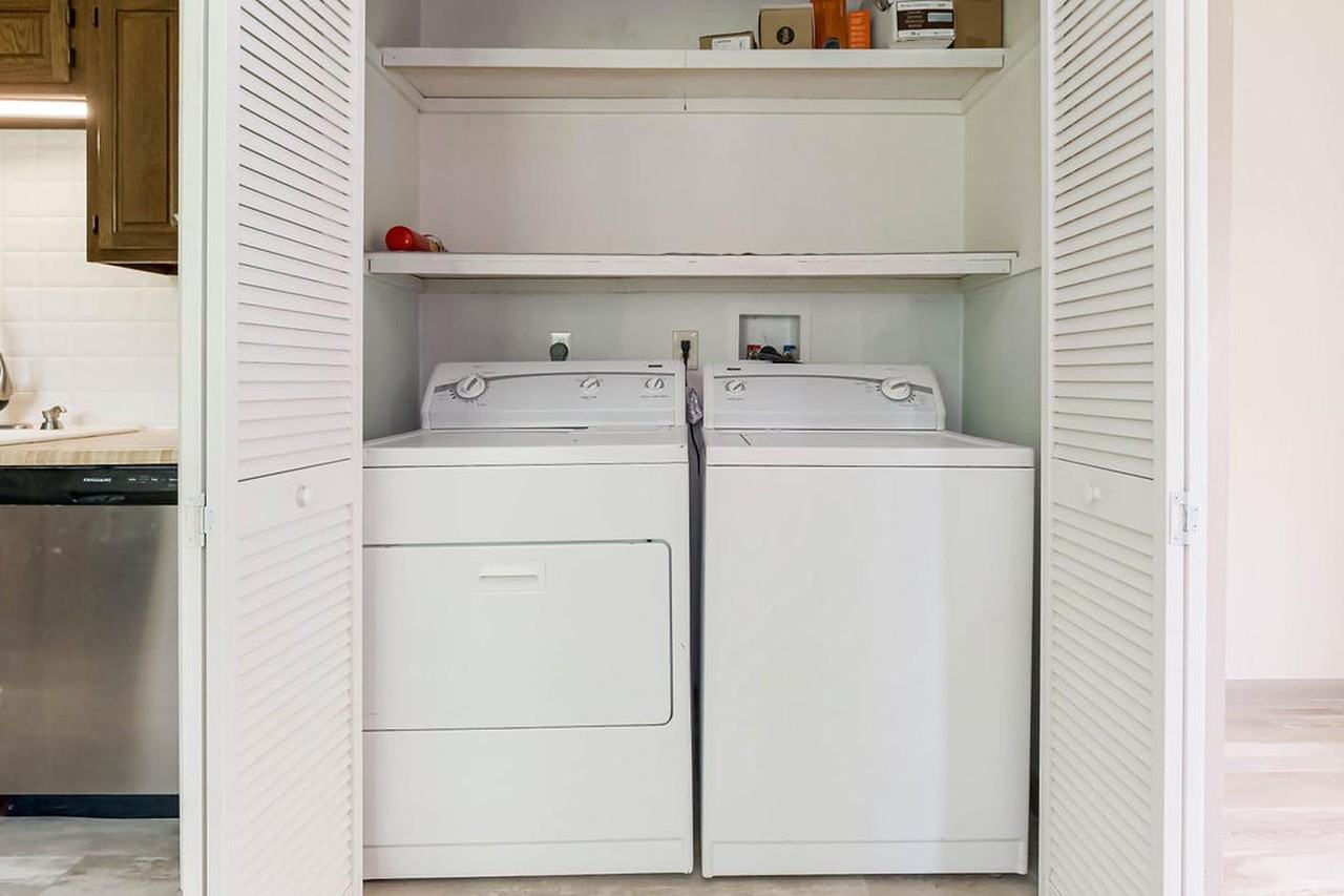 411 E Gudgell Ave - Photo 7 of 26