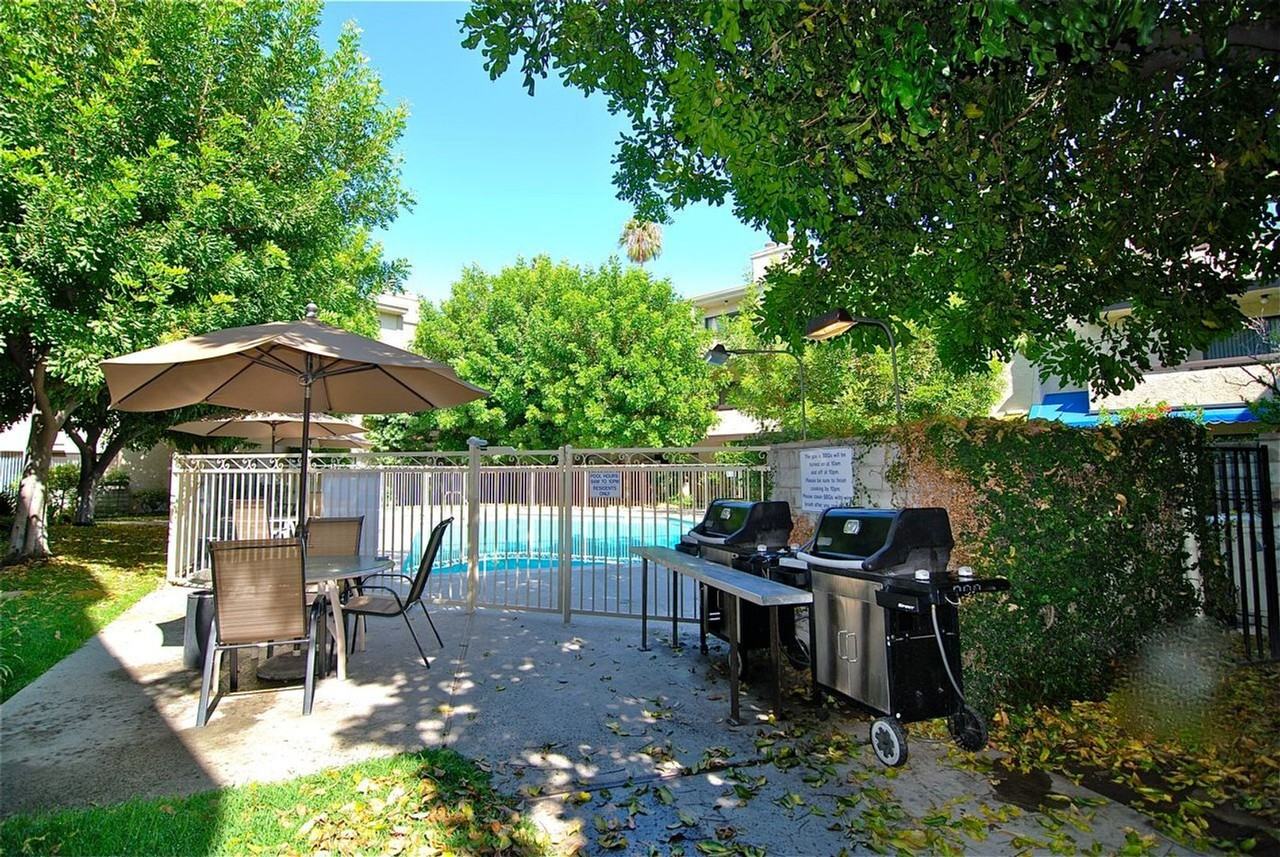 16000 SHERMAN WAY - Photo 3 of 36