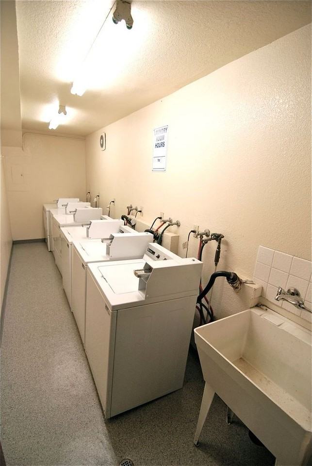 16000 SHERMAN WAY - Photo 4 of 36