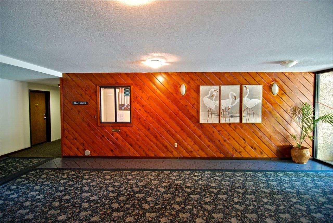 16000 SHERMAN WAY - Photo 6 of 36