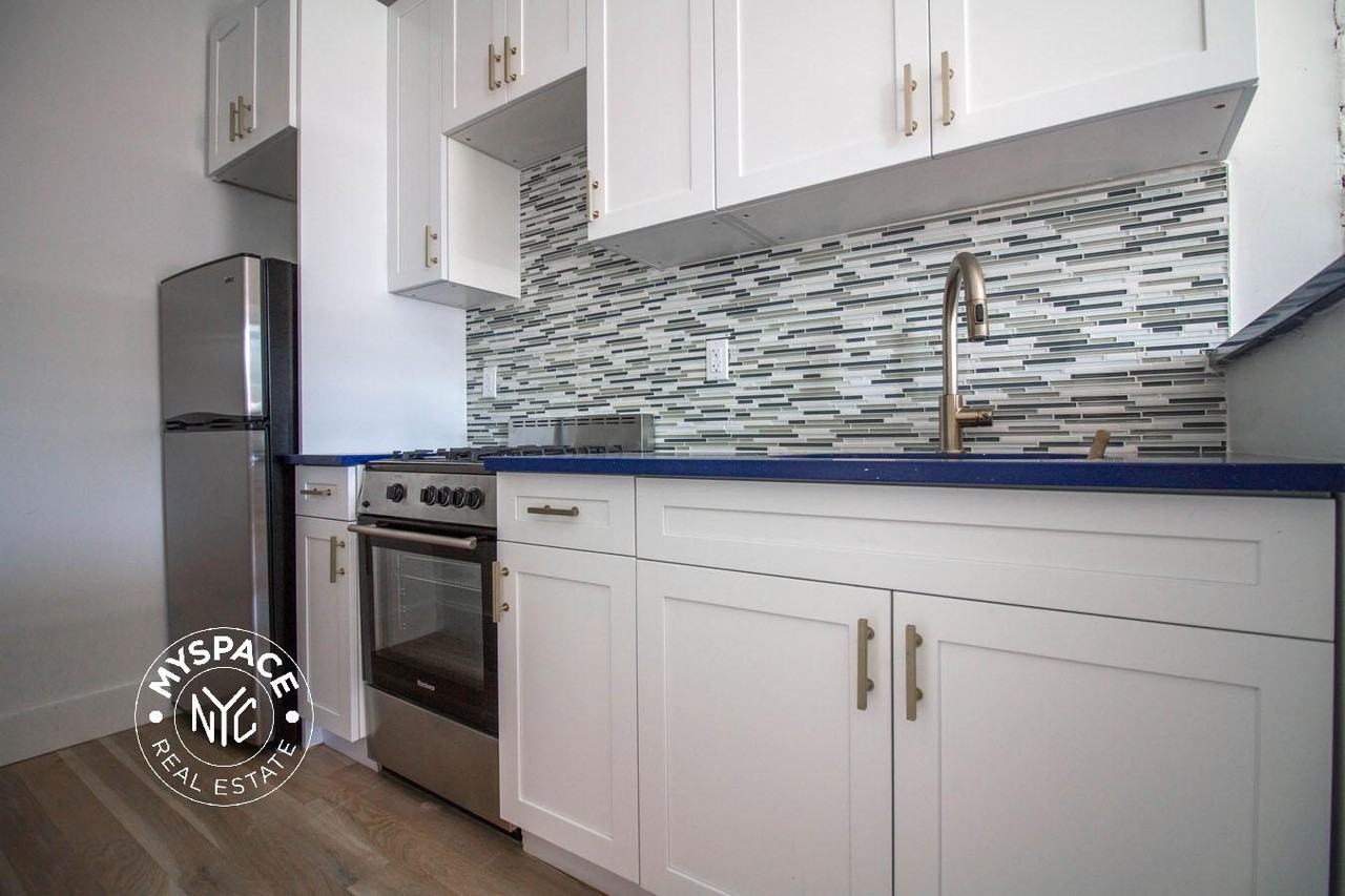 905 Sterling Pl #4B - Photo 2 of 6