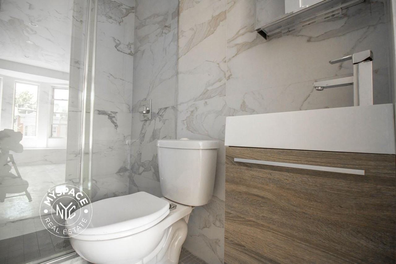 905 Sterling Pl #4B - Photo 3 of 6