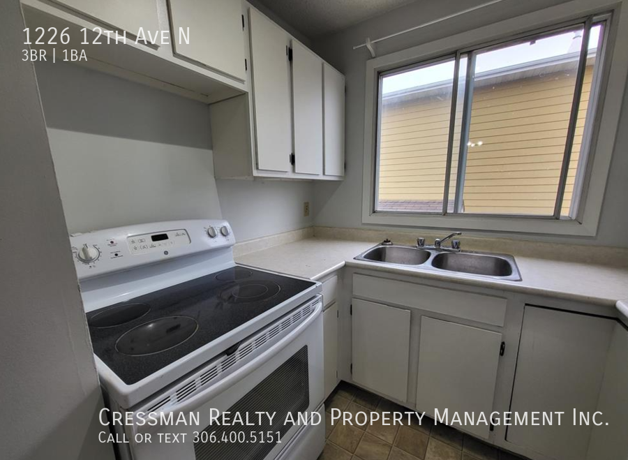 1226 12th Ave N - Photo 3 of 5