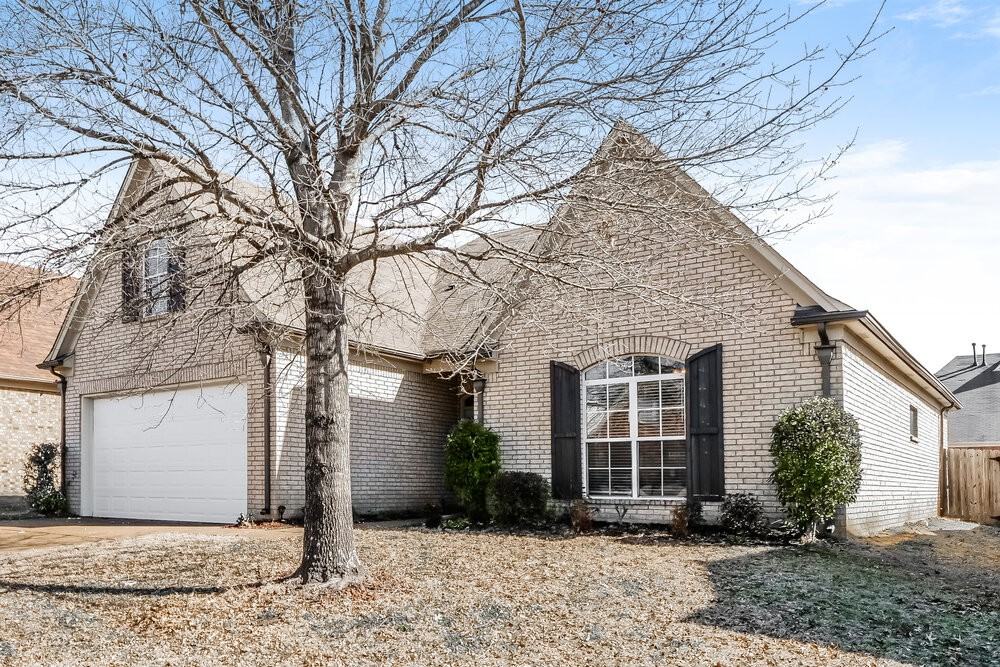 1516 Sawmill Creek Ln - Photo 4 of 17