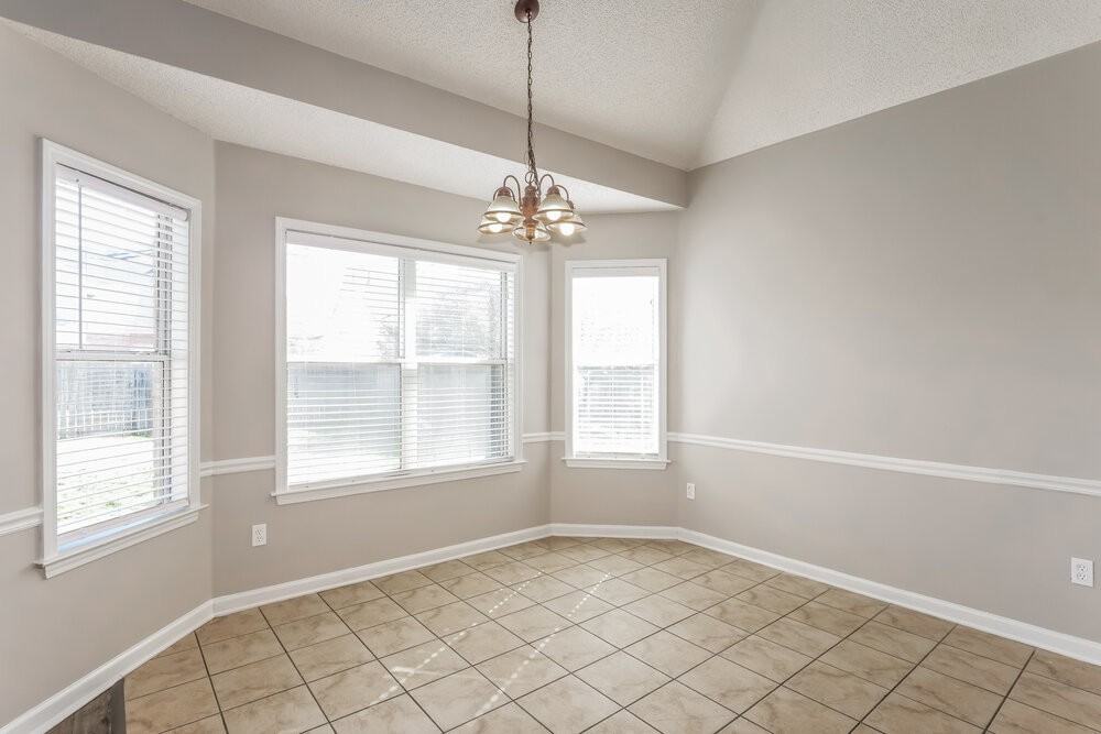 1516 Sawmill Creek Ln - Photo 7 of 17