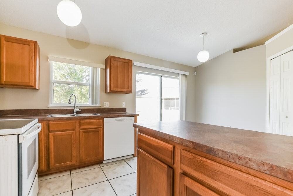 940 Gateshead Ct - Photo 5 of 16