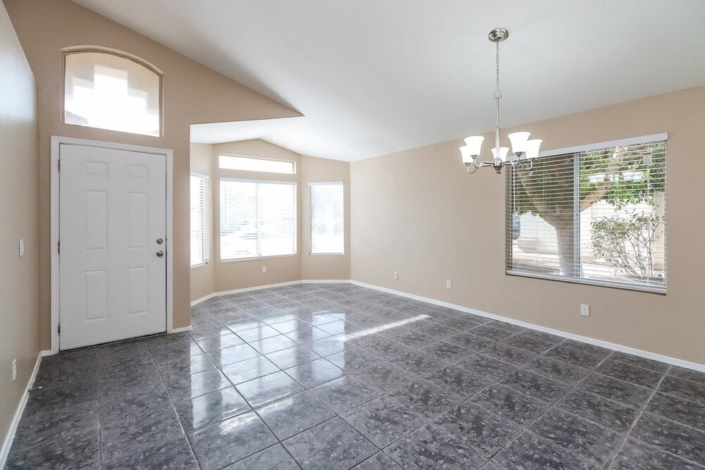 832 E Baylor Ln - Photo 2 of 15