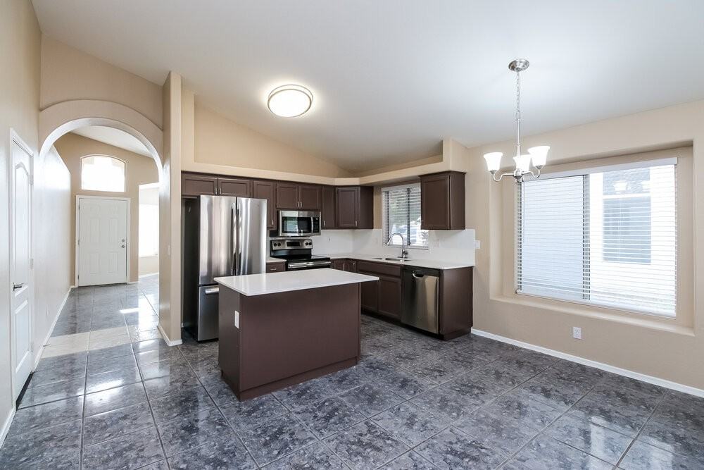 832 E Baylor Ln - Photo 6 of 15