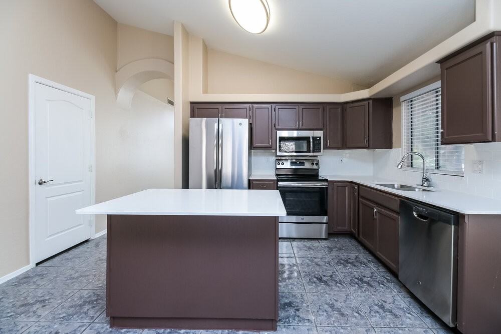 832 E Baylor Ln - Photo 7 of 15