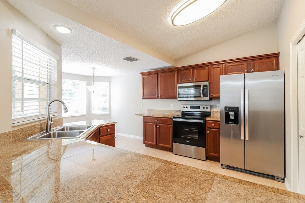 12216 Waco St - Photo 6 of 16