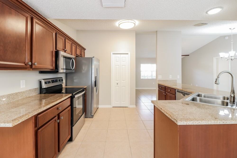 12216 Waco St - Photo 7 of 16