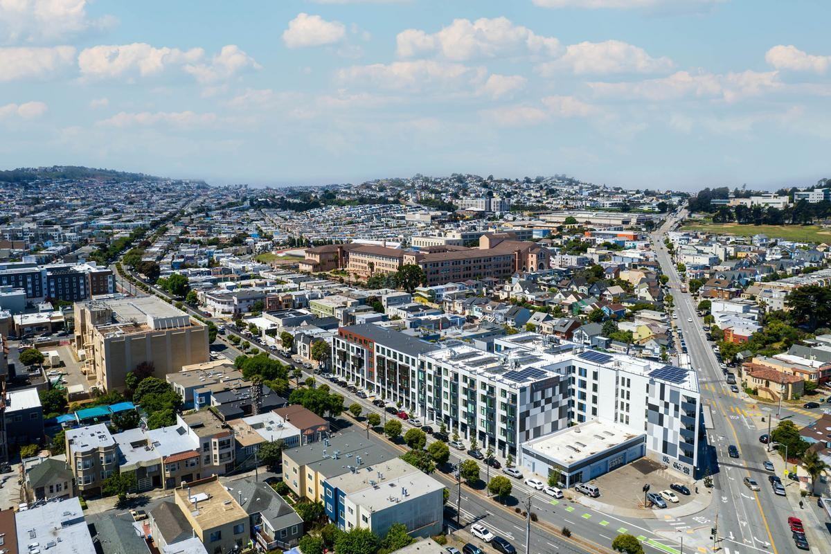 99 Ocean Ave - Photo 4 of 28