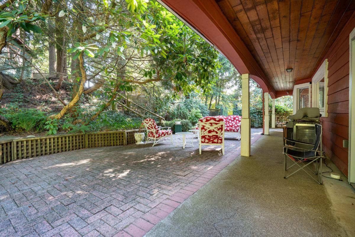 1165 Chartwell Crescent - Photo 6 of 17