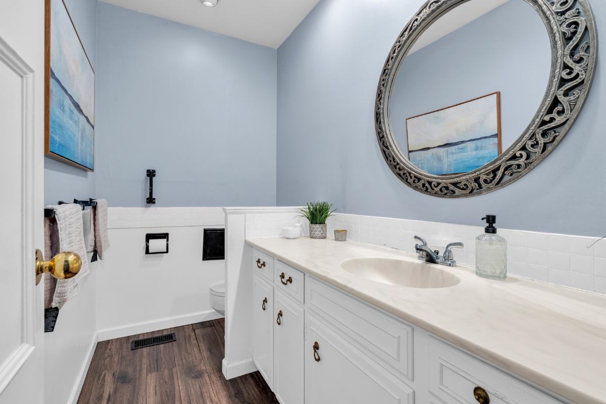 1165 Chartwell Crescent - Photo 7 of 17