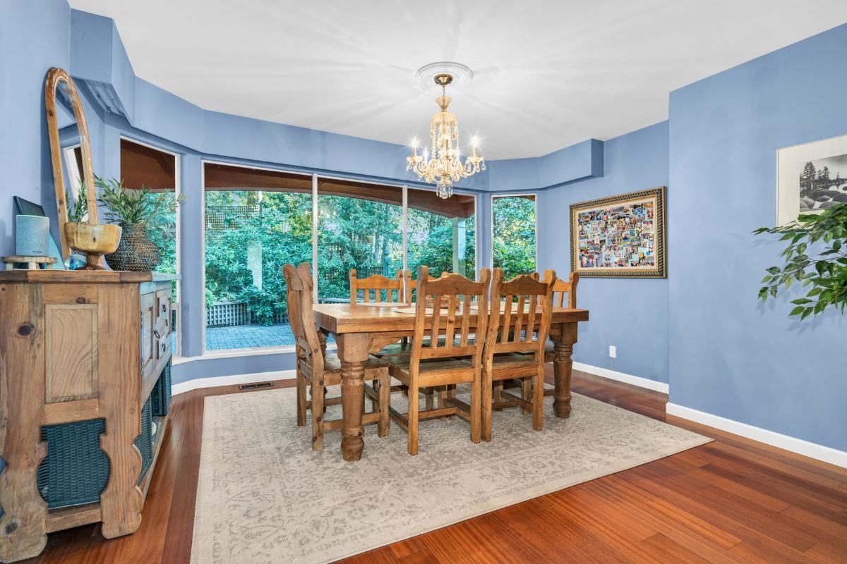 1165 Chartwell Crescent - Photo 4 of 17