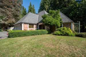 featured image of 1165 Chartwell Crescent