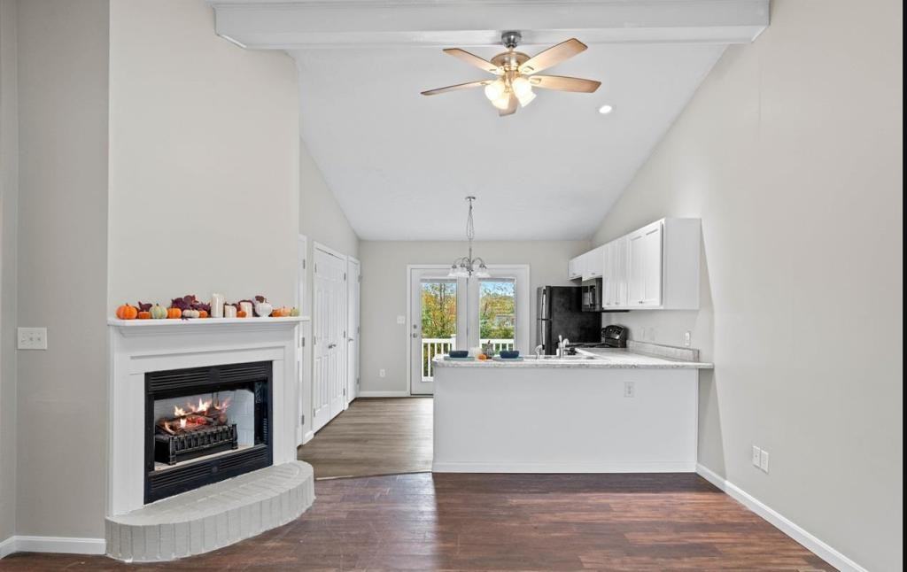 1023 Colonial Dr - Photo 3 of 8